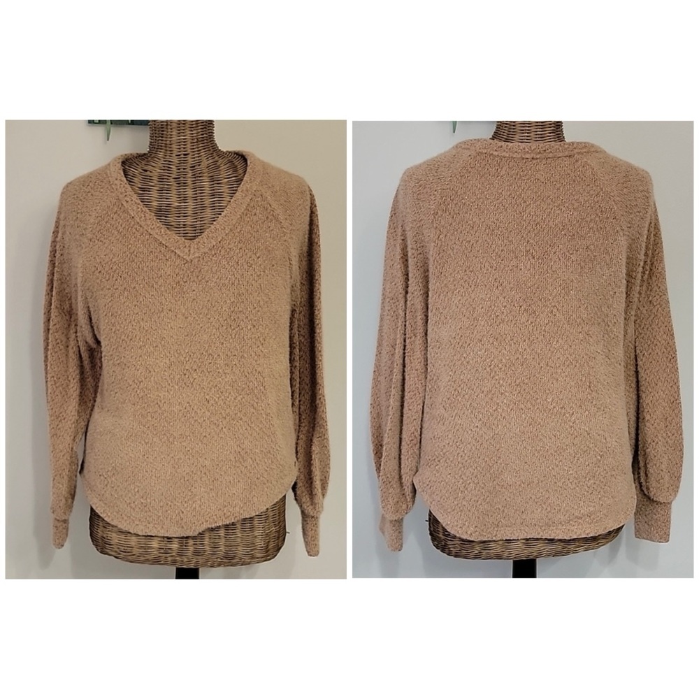 Hollister Soft Fuzzy Tan V-Neck Pullover Sweater High Low Bell Sleeve Women XS